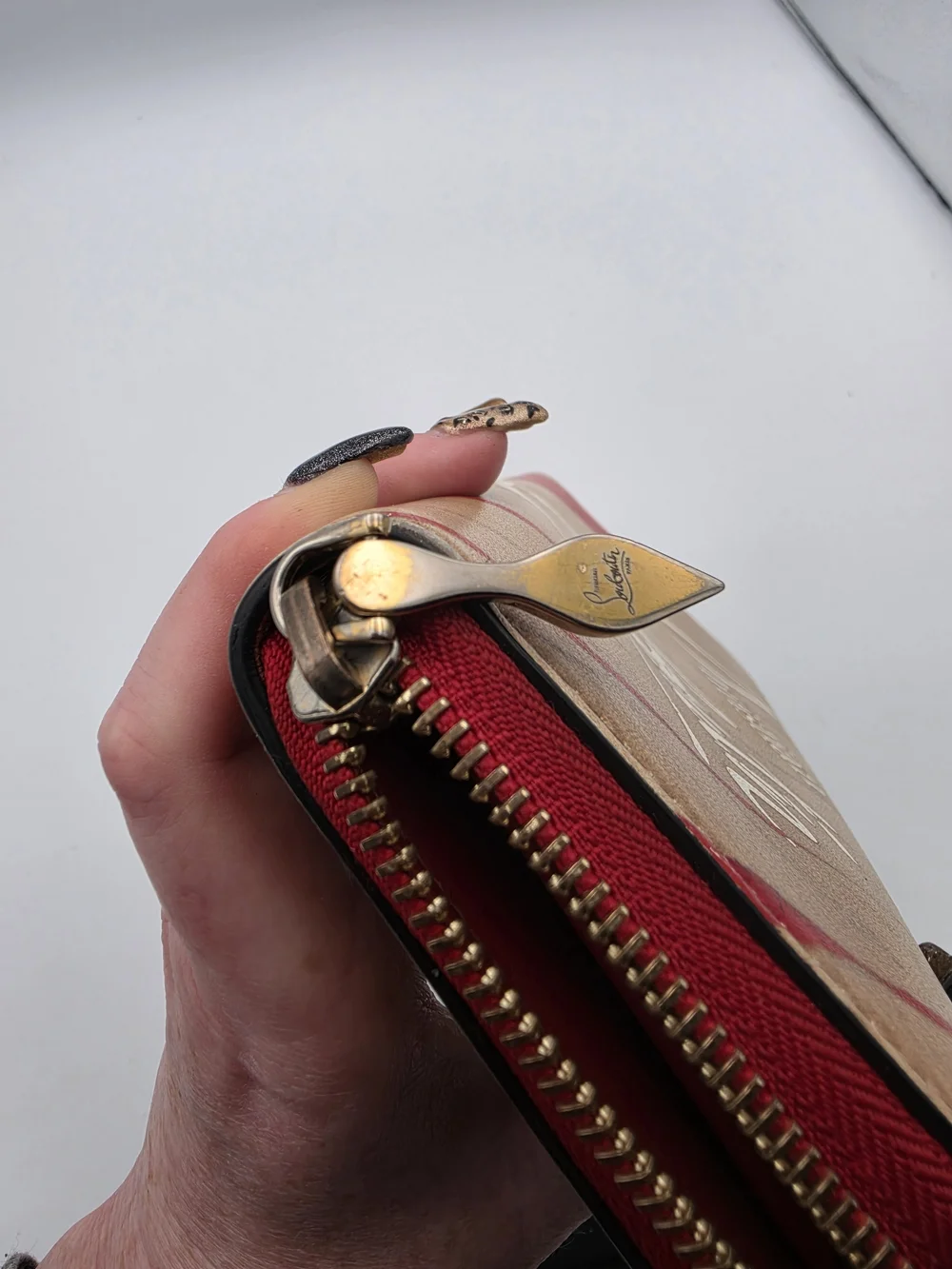 Christian Louboutin Red/Tan Panettone Wallet Featuring The Kraft Loubi COA(EUC)✨